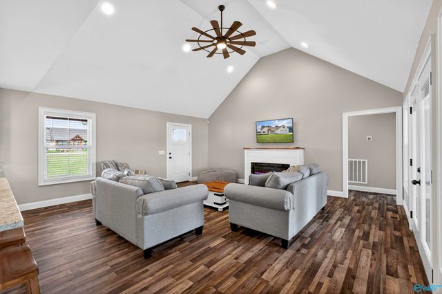 686 County Road 580, Centre, AL 35960