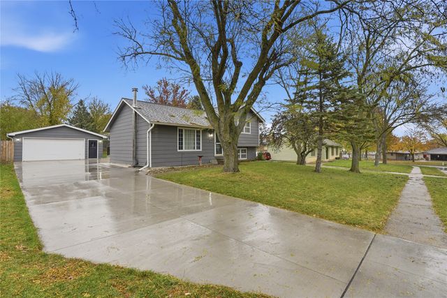1227 Sunset Street, Polk City, IA 50226