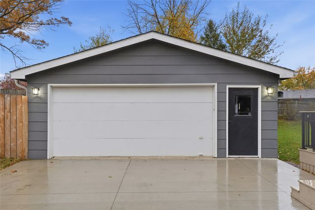 1227 Sunset Street, Polk City, IA 50226