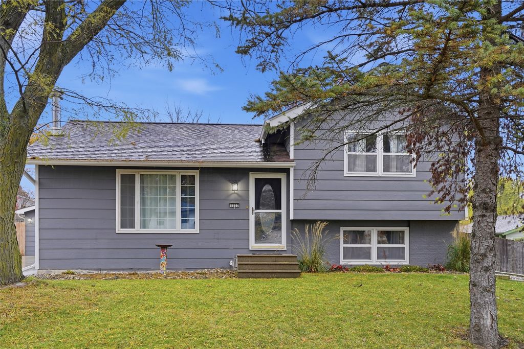 1227 Sunset Street, Polk City, IA 50226