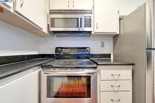 151 Lakeside Dr 213, Oakland, CA 94612