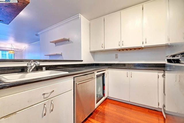 151 Lakeside Dr 213, Oakland, CA 94612