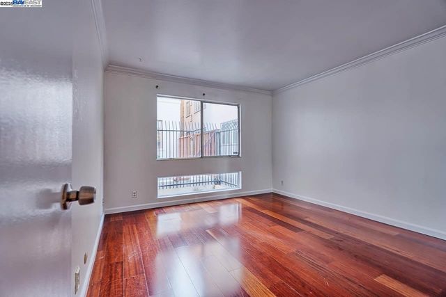 151 Lakeside Dr 213, Oakland, CA 94612