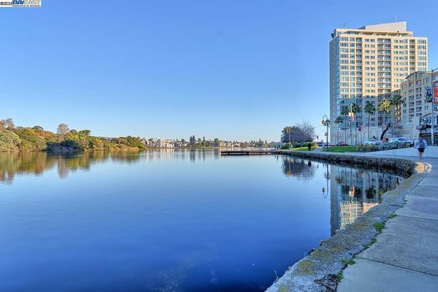 151 Lakeside Dr 213, Oakland, CA 94612