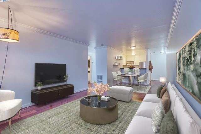 151 Lakeside Dr 213, Oakland, CA 94612