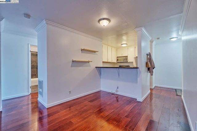 151 Lakeside Dr 213, Oakland, CA 94612