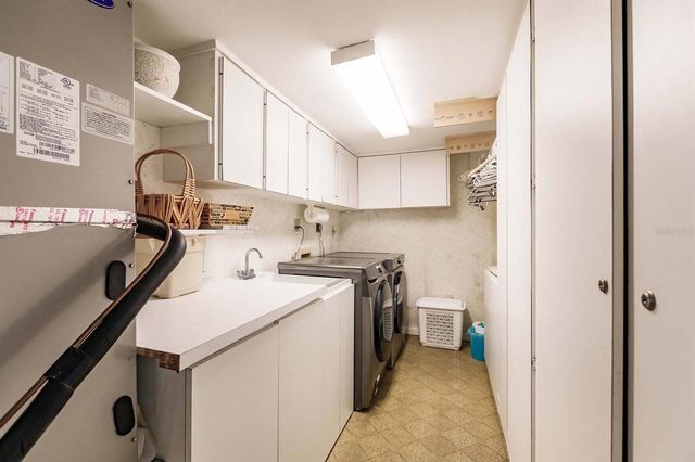 1055 W PEPPERTREE DRIVE 802AA, Sarasota, FL 34242