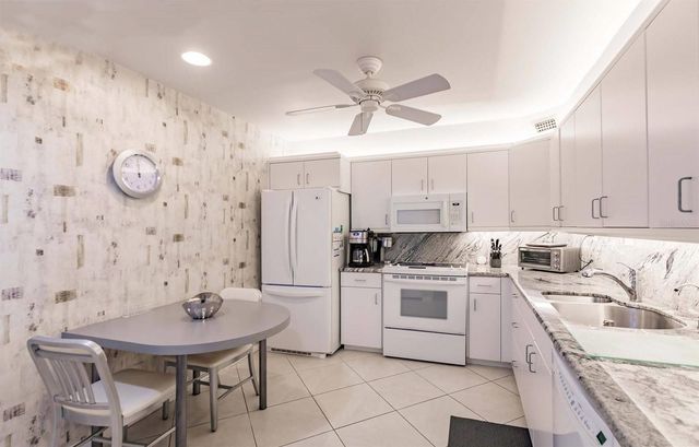 1055 W PEPPERTREE DRIVE 802AA, Sarasota, FL 34242