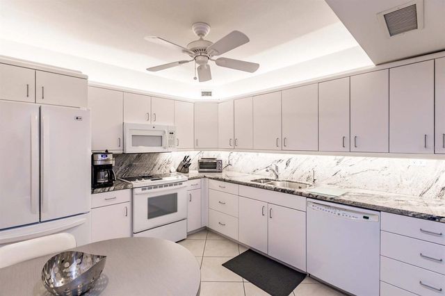 1055 W PEPPERTREE DRIVE 802AA, Sarasota, FL 34242