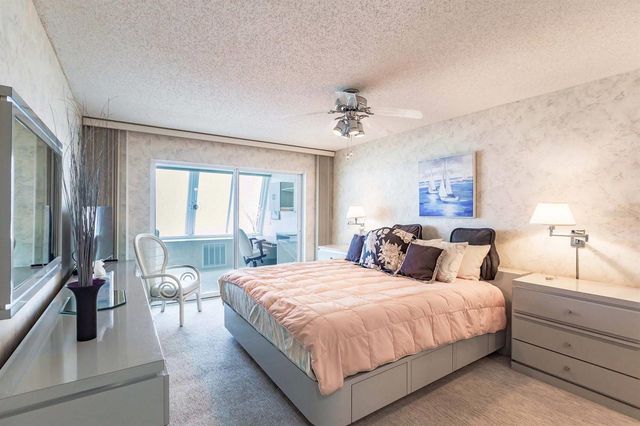 1055 W PEPPERTREE DRIVE 802AA, Sarasota, FL 34242