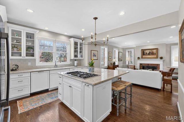 31 Conway Close Road, Ladue, MO 63124