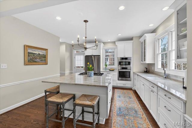 31 Conway Close Road, Ladue, MO 63124