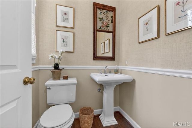 31 Conway Close Road, Ladue, MO 63124