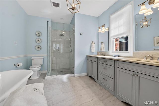 31 Conway Close Road, Ladue, MO 63124