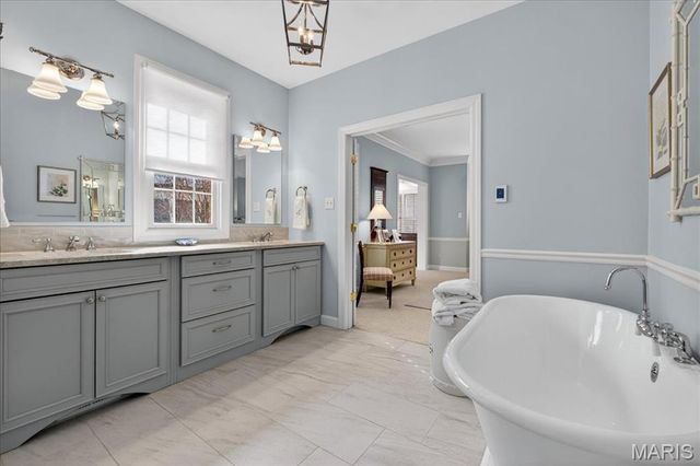 31 Conway Close Road, Ladue, MO 63124