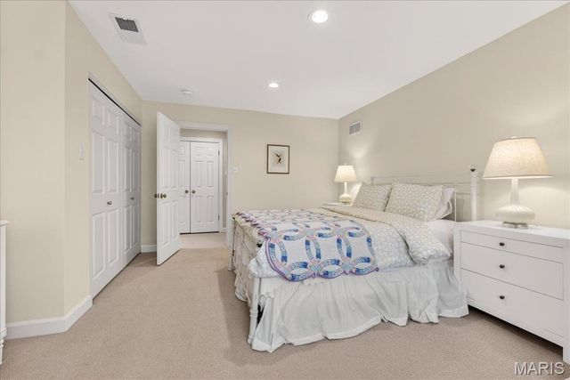 31 Conway Close Road, Ladue, MO 63124