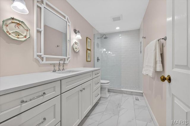 31 Conway Close Road, Ladue, MO 63124