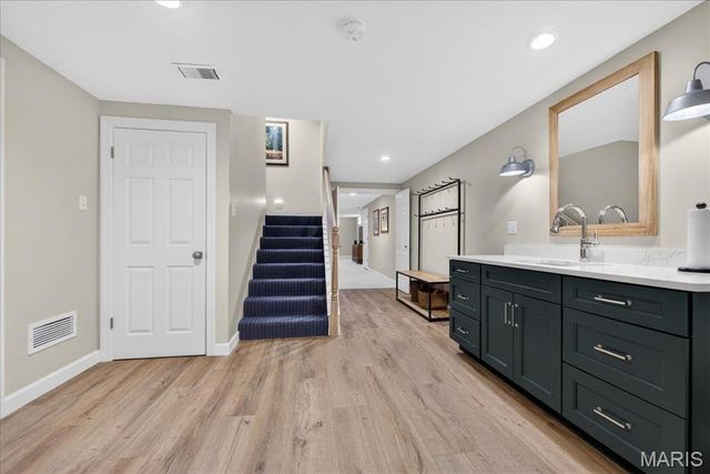 31 Conway Close Road, Ladue, MO 63124