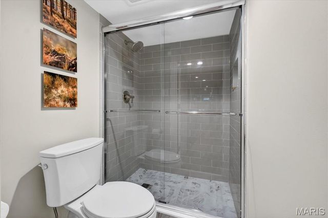 31 Conway Close Road, Ladue, MO 63124