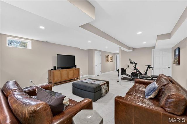 31 Conway Close Road, Ladue, MO 63124