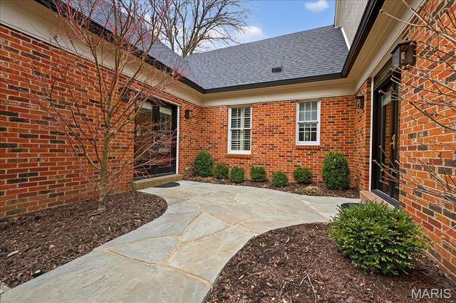 31 Conway Close Road, Ladue, MO 63124