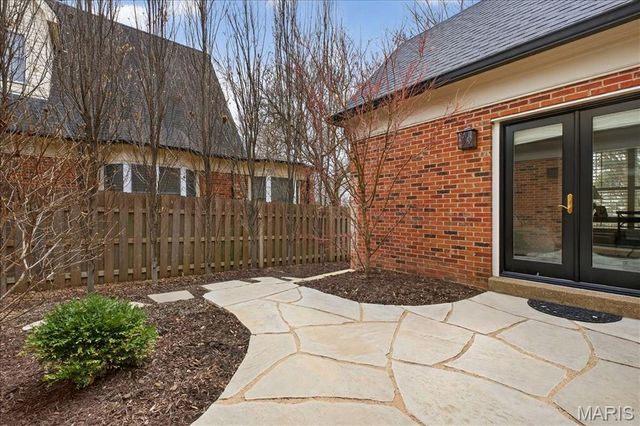 31 Conway Close Road, Ladue, MO 63124