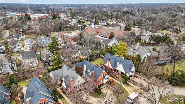 31 Conway Close Road, Ladue, MO 63124