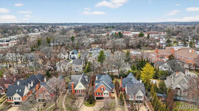 31 Conway Close Road, Ladue, MO 63124