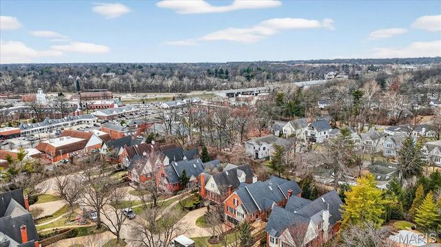 31 Conway Close Road, Ladue, MO 63124