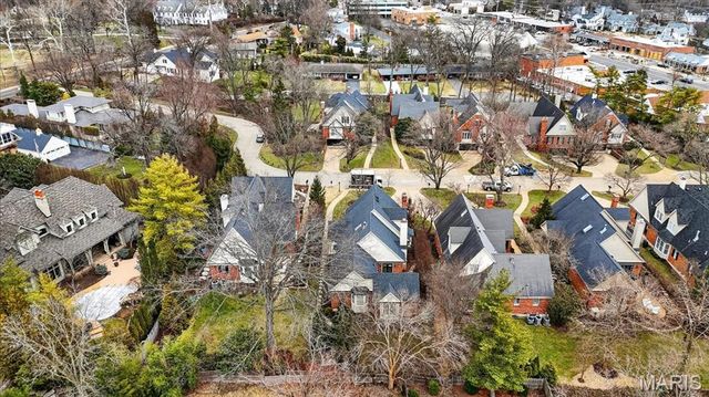 31 Conway Close Road, Ladue, MO 63124