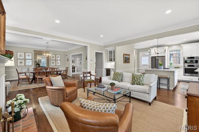 31 Conway Close Road, Ladue, MO 63124