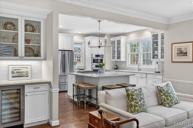 31 Conway Close Road, Ladue, MO 63124