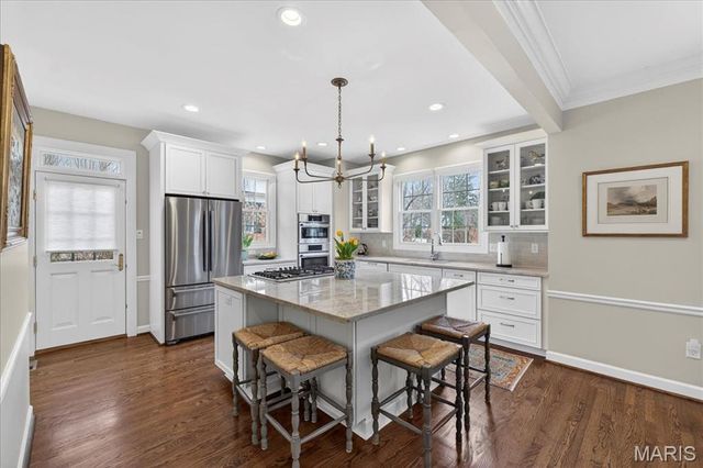 31 Conway Close Road, Ladue, MO 63124