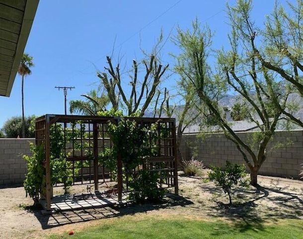 3045 N Cerritos Road, Palm Springs, CA 92262