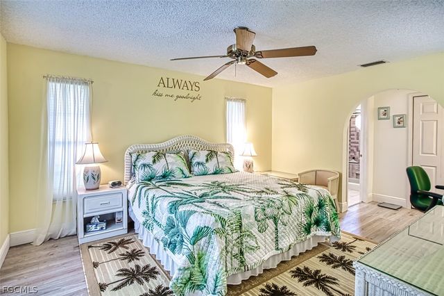 5036 SW 9th PL, Cape Coral, FL 33914