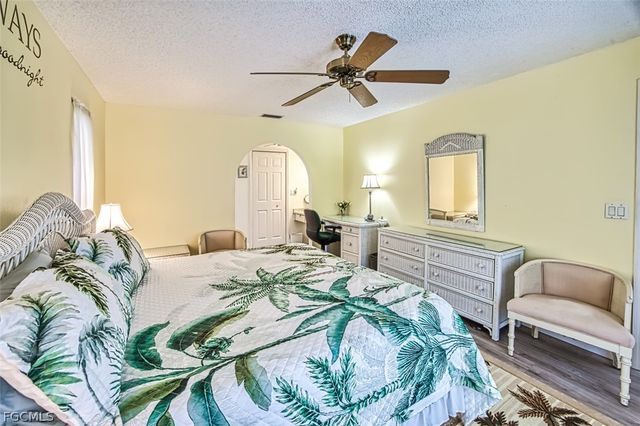 5036 SW 9th PL, Cape Coral, FL 33914