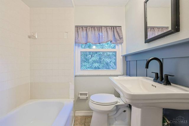 325 Don Lane, Delhi Twp, OH 45238