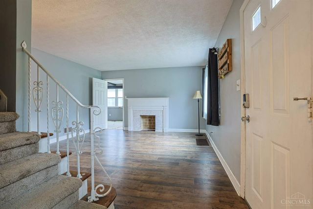 325 Don Lane, Delhi Twp, OH 45238
