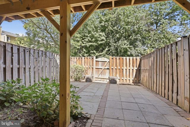 5712 MEDALLION CT, Alexandria, VA 22303