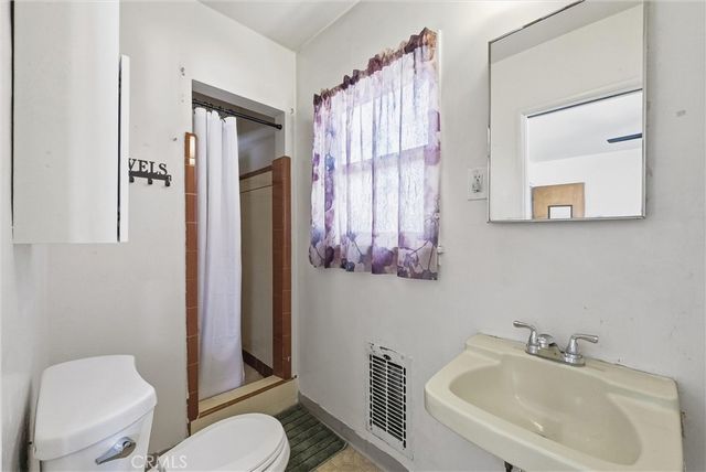 933 King Avenue, Wilmington, CA 90744