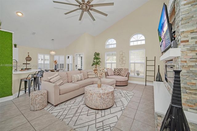 2915 Pembridge Street, Kissimmee, FL 34747