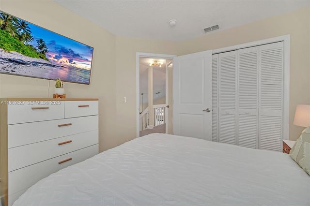 2915 Pembridge Street, Kissimmee, FL 34747