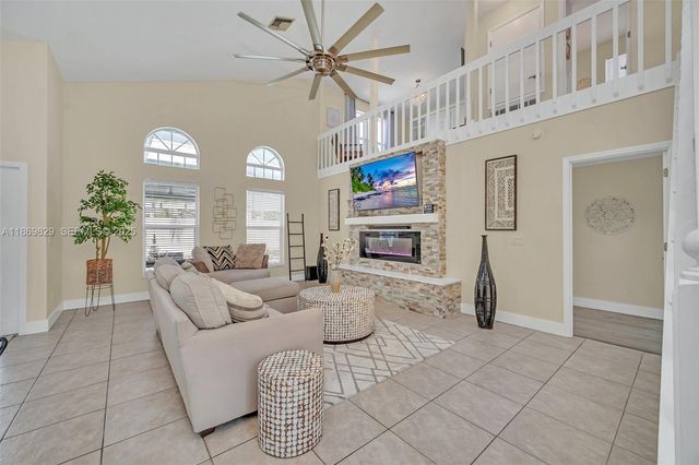 2915 Pembridge Street, Kissimmee, FL 34747