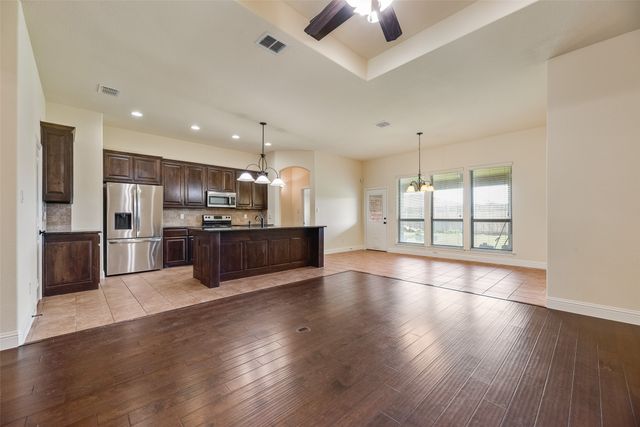 673 Fossil Wood Drive, Saginaw, TX 76179