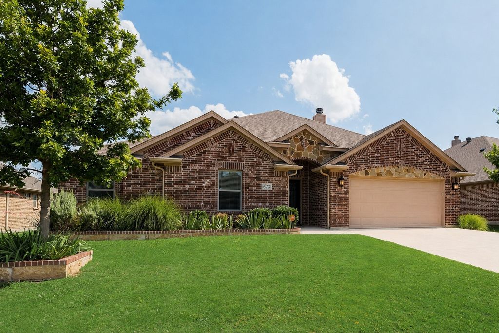 673 Fossil Wood Drive, Saginaw, TX 76179