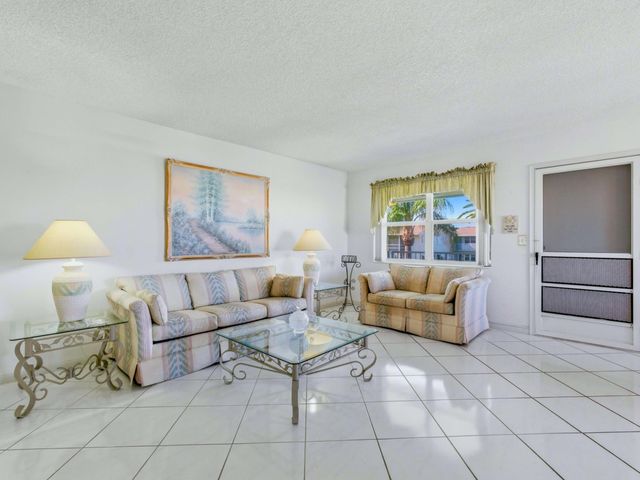 680 W Horizons W 212, Boynton Beach, FL 33435