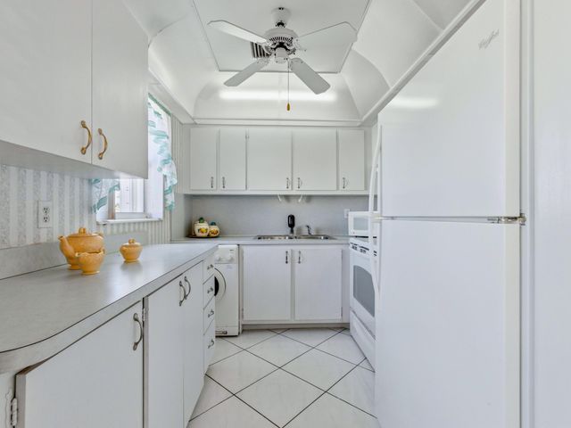 680 W Horizons W 212, Boynton Beach, FL 33435