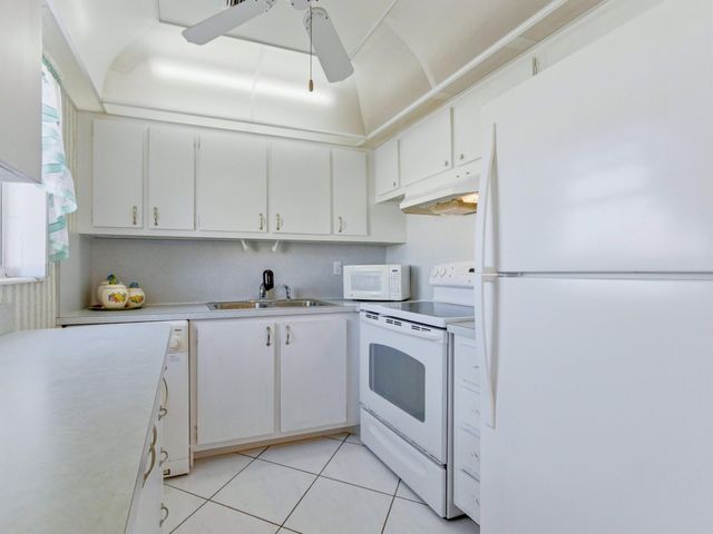 680 W Horizons W 212, Boynton Beach, FL 33435