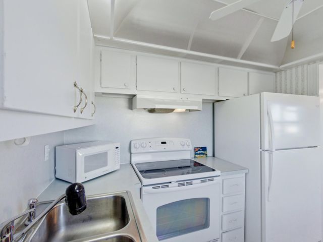 680 W Horizons W 212, Boynton Beach, FL 33435