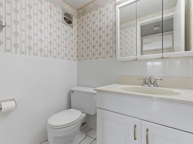 680 W Horizons W 212, Boynton Beach, FL 33435